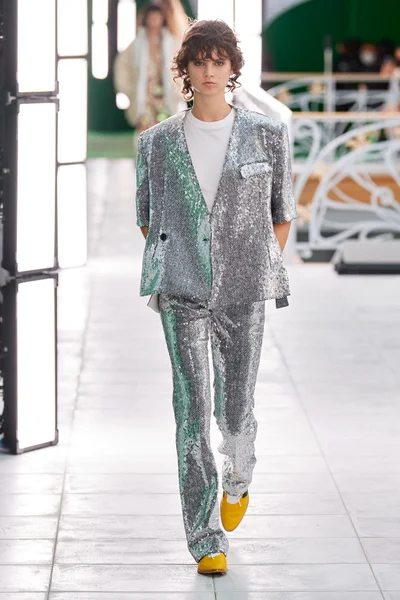 Look 16